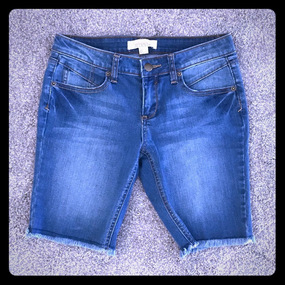 Forever 21 Long Denim Shorts - Size 25